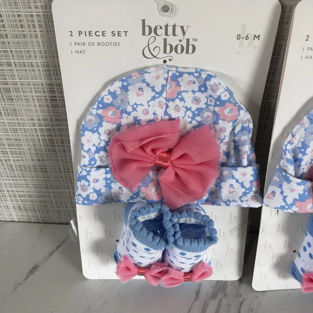 Baby Girl Booties & Beanie‎ Hat 0-6 Months Lot of 2 Sets Twins Betty & Bob BxY
